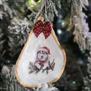 🎄 Handmade Oyster Shell Ornament – Holiday Husky 🎄